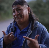 El rey de los "pasitos prohibidos": la historia de Látigo Suárez, maletero y bailarín viral