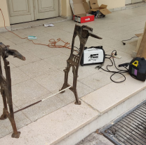 Como no fueron alumnos por el paro, profe salteño se puso a arreglar bancos