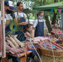 Feria de artesanos en la Costanera de San Lorenzo