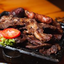 Parrillada salteña busca ayudante de cocina, bachero y parrillero