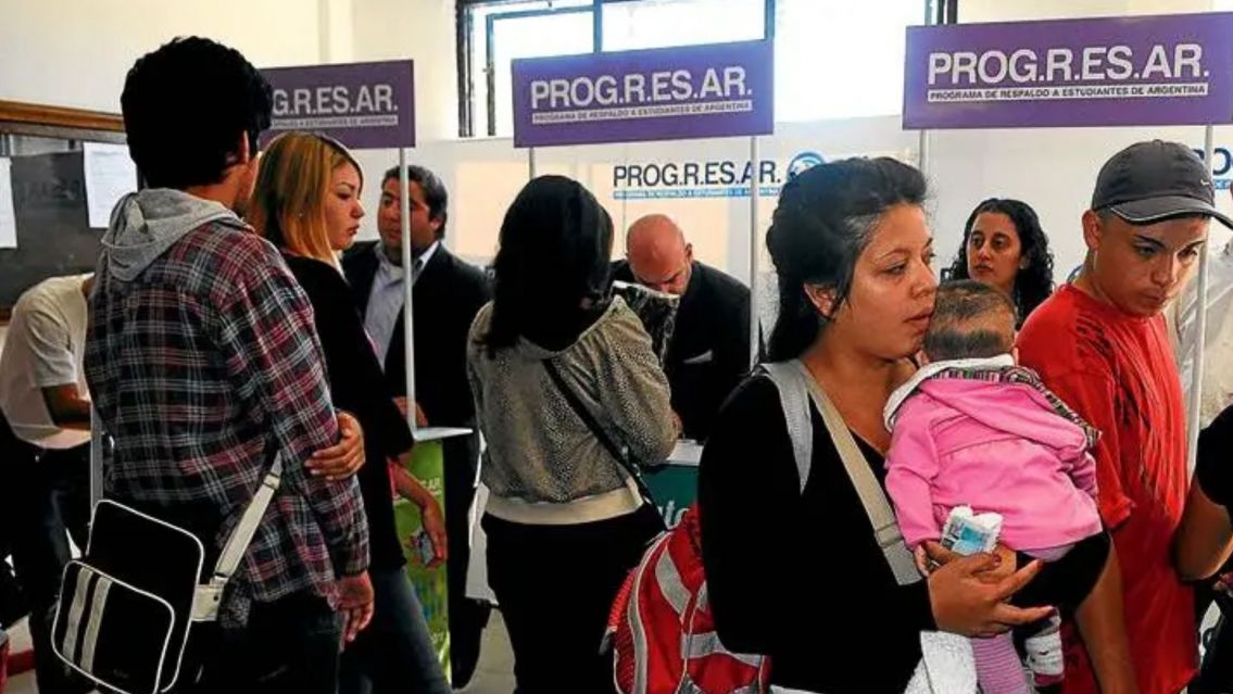 Proponen eliminar los planes sociales en 6 meses