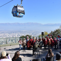 Niños realizaron su "Promesa Ambiental" en la cima del Cerro San Bernardo
