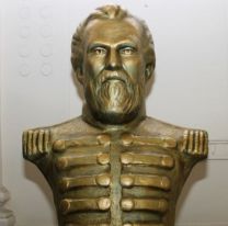 Se inauguró en Buenos Aires un busto del General Martín Miguel de Güemes en la sede central de UPCN