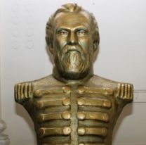 Se inauguró en Buenos Aires un busto del General Martín Miguel de Güemes en la sede central de UPCN