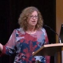  Es argentina y ganó un premio académico equivalente al Nobel