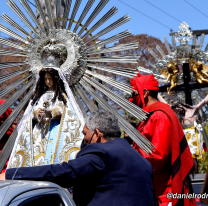Las imágenes peregrinas del Señor y la Virgen del Milagro visitan la parroquia de la Santa Cruz