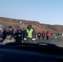 Bajo un frío intenso, peregrinos de la Puna caminan para honrar a la virgen del Perpetuo Socorro