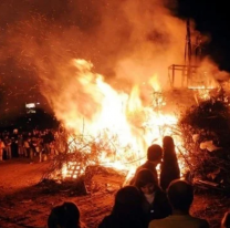 Al grito de "¡Viva San Pedro y San Pablo!" se encendieron los fogones en Cerrillos
