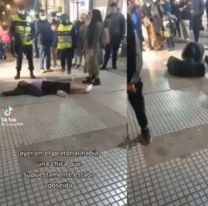 Así le practicaron un exorcismo a una mujer "poseída" por un demonio en medio de la Peatonal Florida