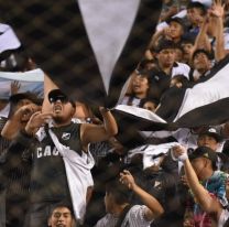 Con banderas, bombos y papelitos, volvi&oacute; el color a las canchas del f&uacute;tbol salte&ntilde;o