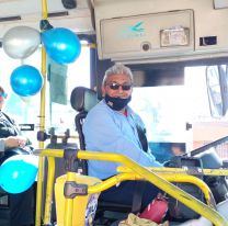 La última vuelta: tras 37 años, se jubiló como colectivero y fue sorprendido por sus compañeros en su último día