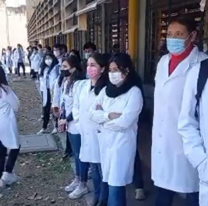 Alumnos de Medicina de la UNSa organizaron un abrazo simbólico