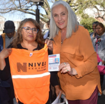 Credenciales y nuevos chalecos para poder cobrar en la calle