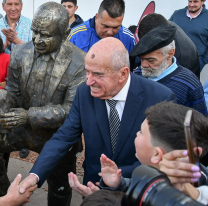 Rodolfo Aredes y el Muñeco Pepito ya tienen su estatua en Salta