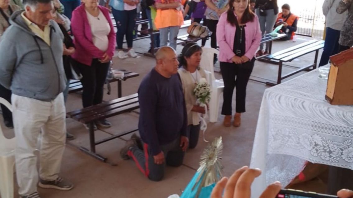 Salteños se casaron antes de iniciar la peregrinación a Salta