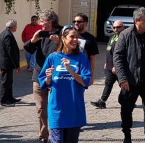  Besos, aut&oacute;grafos y fotos: Tini sali&oacute; a saludar a sus fans en el Sheraton