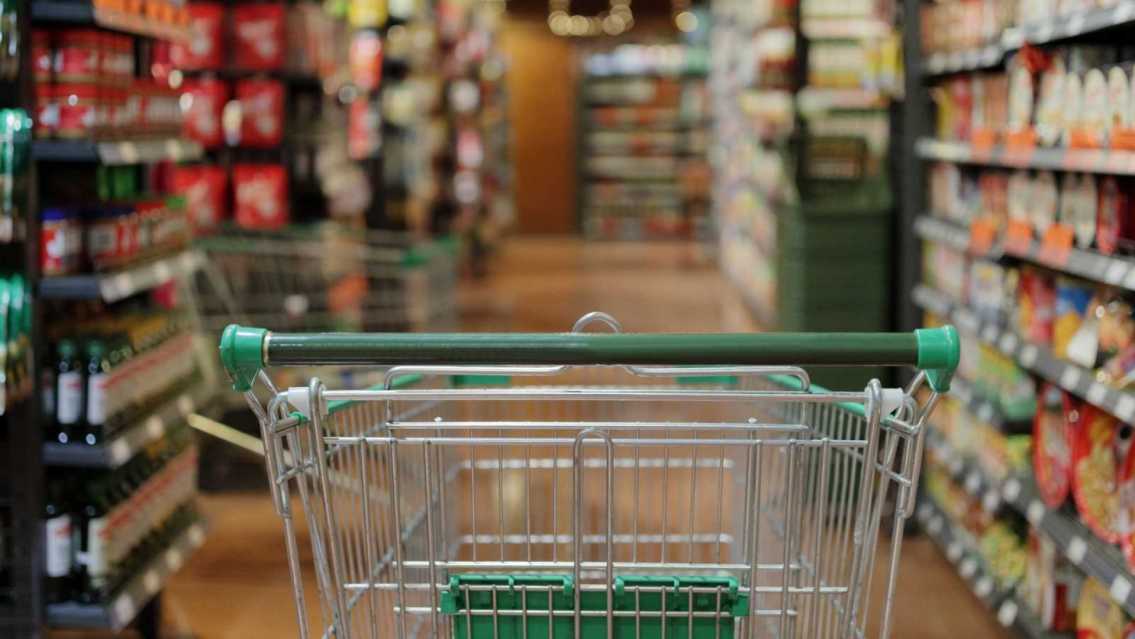 El lunes 26 no abrirán supermercados y locales comerciales en Salta