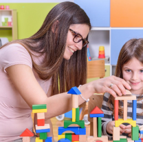 Psicopedagogos atenderán gratis en Plaza España
