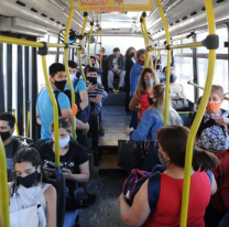 Se subieron al colectivo, se encontraron a su ídolo y él tuvo un gesto único