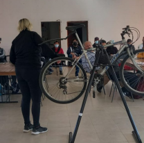 Taller gratuito de arreglo de bicicletas en barrio San Benito