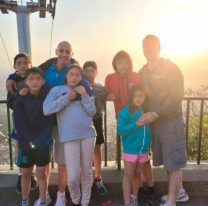 La historia de Víctor y Jorge, la pareja que adoptó a seis hermanitos salteños