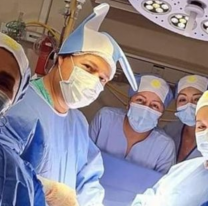 Médicos salteños entraron al quirófano con gorros argentinos para alentar a la selección