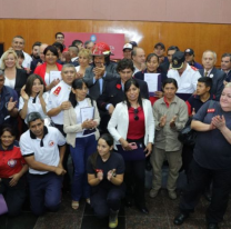Sáenz entregó a los 36 cuarteles de bomberos voluntarios de Salta subsidios por un total de $70 millones