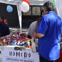 Feria de Emprendedores en el Paseo de los Poetas