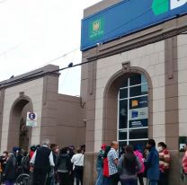 Salta: un banco demoró más de tres horas en atender a sus clientes y fue sancionado con una multa de $900 mil