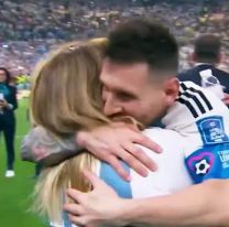 Todos la confundieron con su mam&aacute;: qui&eacute;n es la mujer a la que Messi le dio el abrazo m&aacute;s emotivo