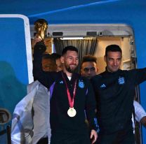 Argentina llegó al país con la Copa del Mundo y fue recibido por una multitud 
