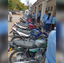 Se entregaron 12 motocicletas para agentes sanitarios de Tartagal