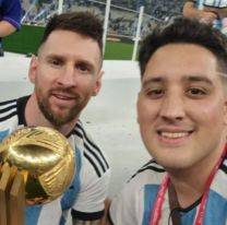 Un salteño fue el único hincha que besó la copa y se fotografió con Messi tras ganar el Mundial