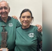 La emoción de los padres de Lázaro al recibir el premio consagración en Jesús María