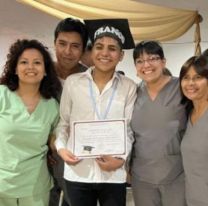 Qued&oacute; ciego por un accidente y logr&oacute; terminar el secundario