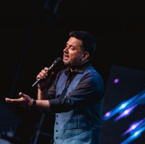 Jorge Rojas festeja su cumpleaños cantando en el Teatro Luxor