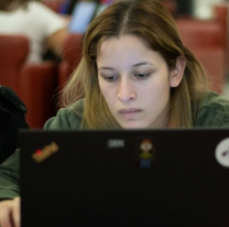 Mujeres de 18 a 25 años podrán acceder a becas completas para estudiar tecnología
