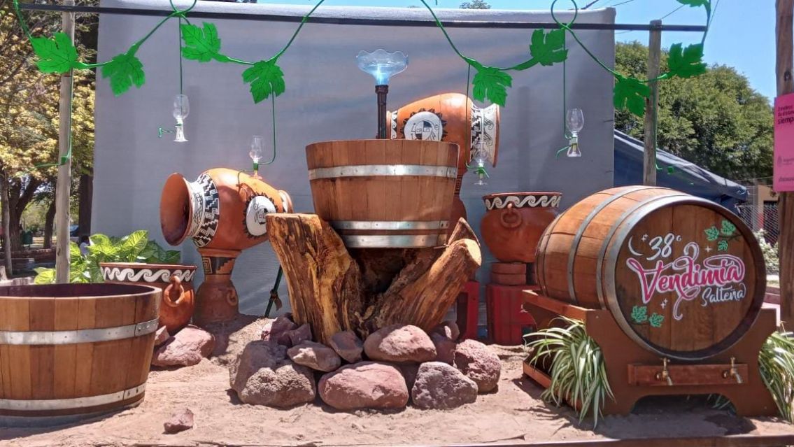 Se inauguró la fuente de vino y comenzó la Fiesta de la Vendimia Salteña