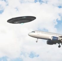 Impactantes imágenes: ¿un OVNI persiguió un avión en Salta?