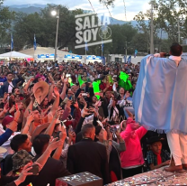 L&aacute;zaro Caballero cant&oacute; hasta el amanecer en la primer noche de serenata