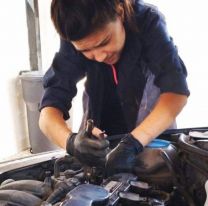 Por el mes de la mujer, Reinas al Volante brindará un taller gratuito sobre mecánica ligera