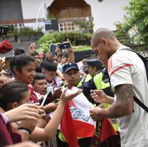  River llegó a Salta y los hinchas armaron un impactante recibimiento