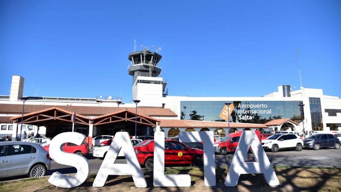 Convocan a taxistas Salteños para ocupar lugares suplentes en el Aeropuerto
