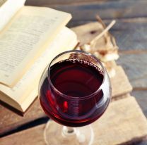 Llega una nueva edición de "Libros y Vinos" en el Mercado Artesanal