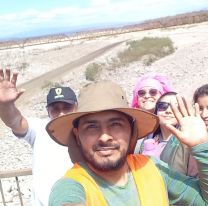 David peregrina a la Catedral animando el camino con retratos y canciones