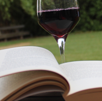 Se viene una edición especial de Libros y Vinos en el Mercado Artesanal