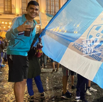 Cientos de hinchas de Gimnasia y Tiro festejaron en la plaza el regreso a la Primera Nacional