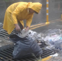 La Municipalidad realiza tareas de limpieza de desagües e imbornales tras la lluvia