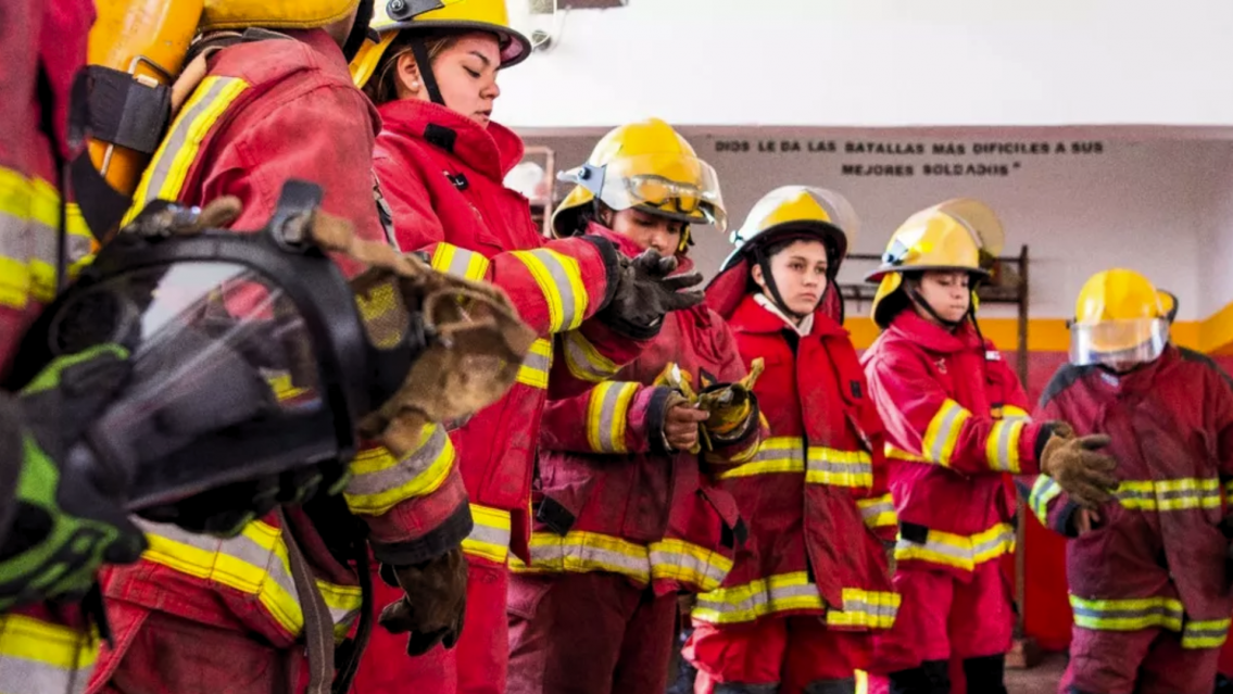 Invitan a jóvenes salteños a formar parte del cuartel de bomberos voluntarios