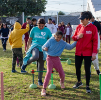 Clases gratuitas de fútbol y hockey para niños de la zona norte de Salta